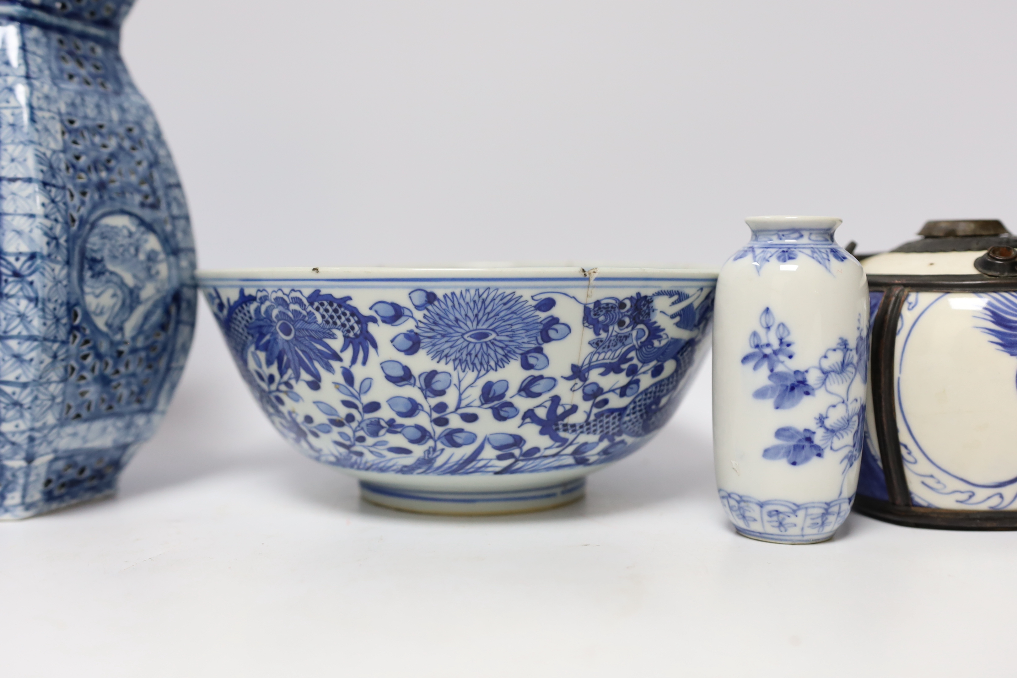 Four pieces of Chinese blue and white porcelain including a 19th century ‘dragon’ bowl, tallest 19.5cm